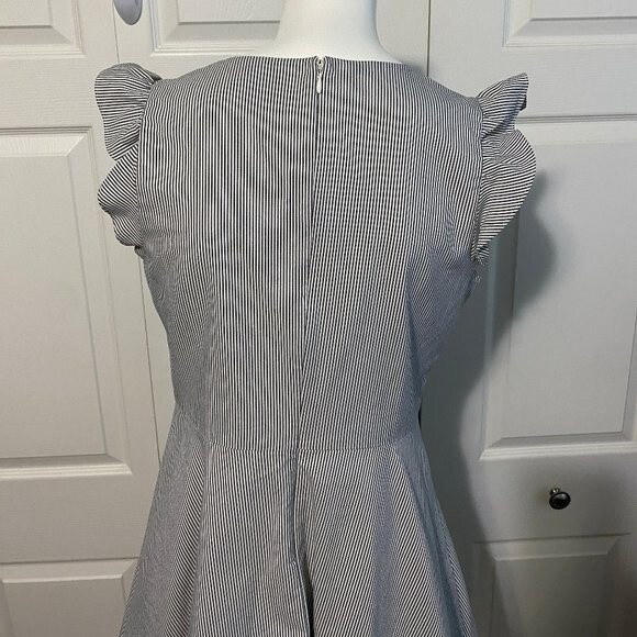 CECE Pleated Flutter Sleeve Dress Grey & White Striped Sz 6 - Picture 6 of 10
